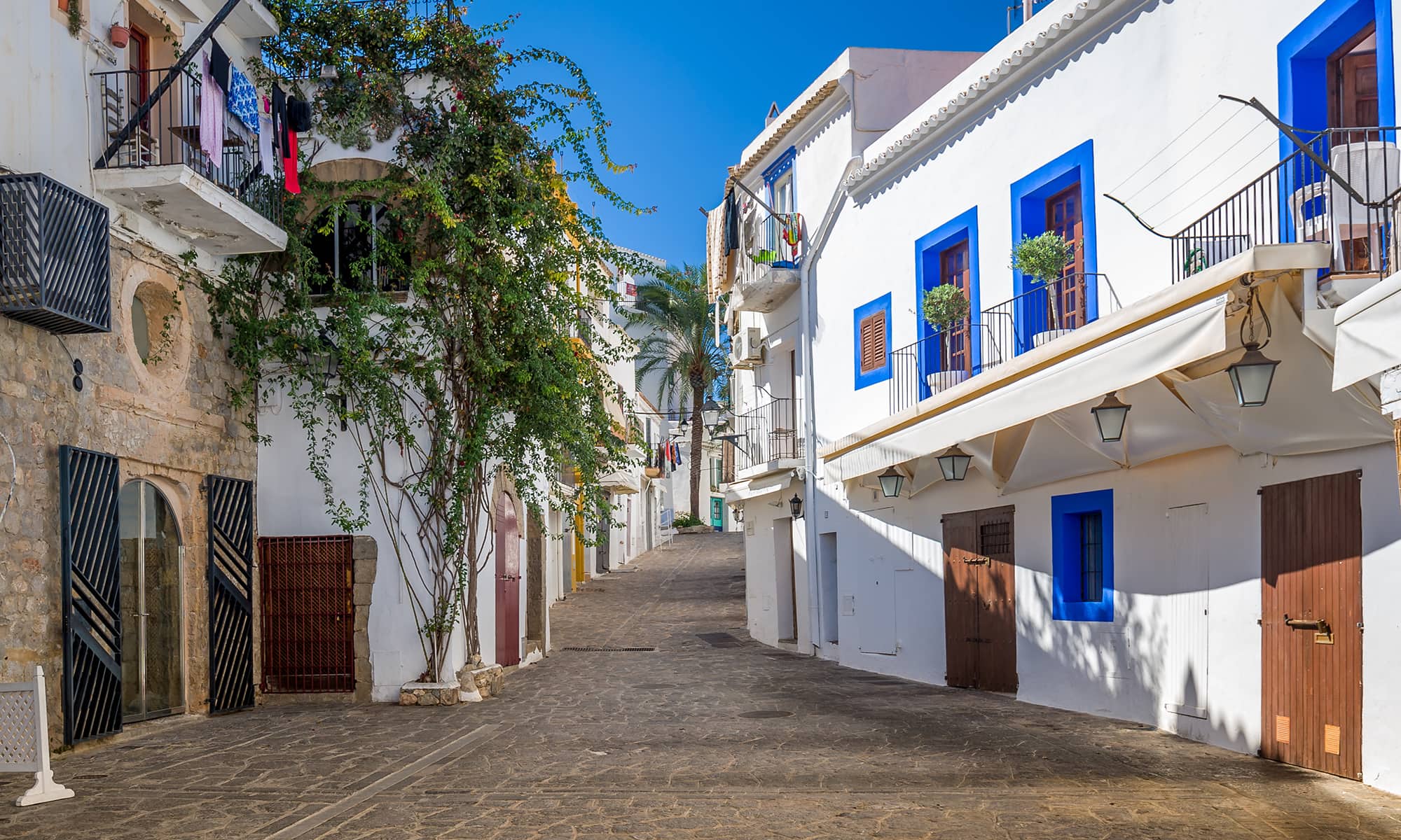 LAGE-MODAL-IMPRESSIONEN